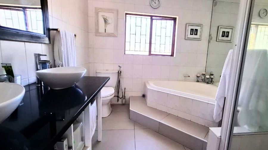 4 Bedroom Property for Sale in Lower Robberg Western Cape